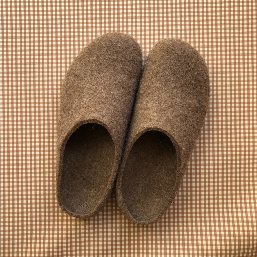 Women’s Stegmann EcoWool clogs in “Shetland” color size 9.5. VGUC